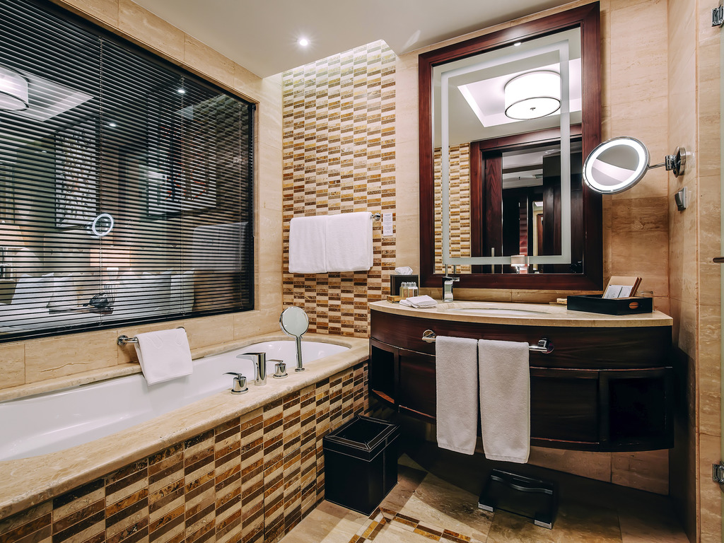 Deluxe King Room, Lake View