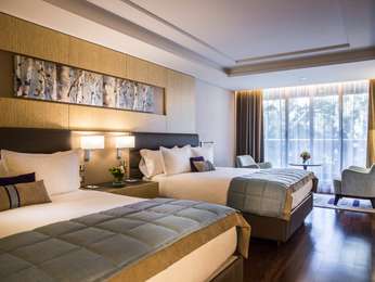 Deluxe Suite with 2 double beds, balcony and park view
