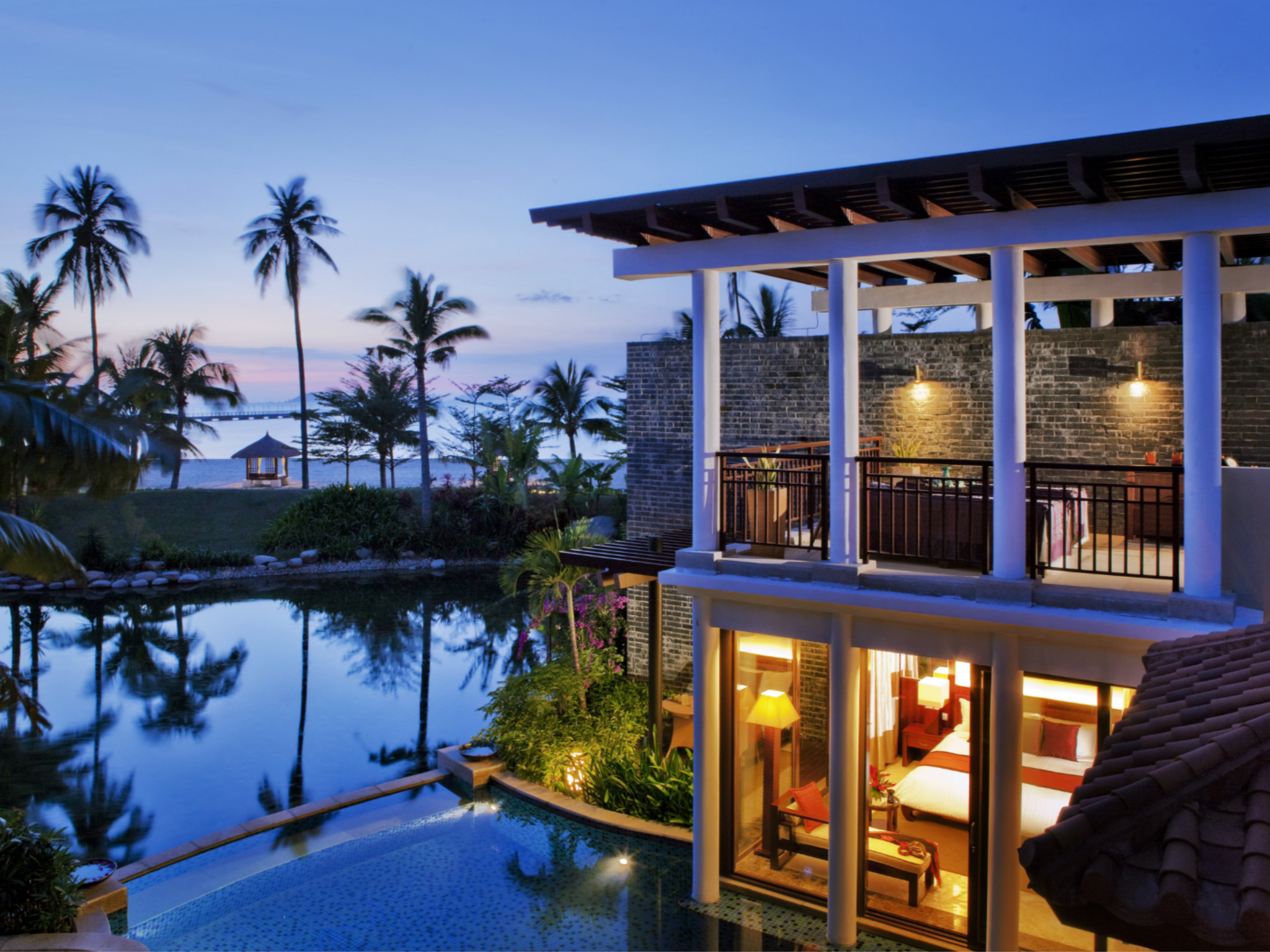 Banyan tree resorts. Отель Banyan the Tree. Banyan Tree Sanya Resort Spa 5 Китай Хайнань. Баньян три Пхукет. Виллы в Санье.
