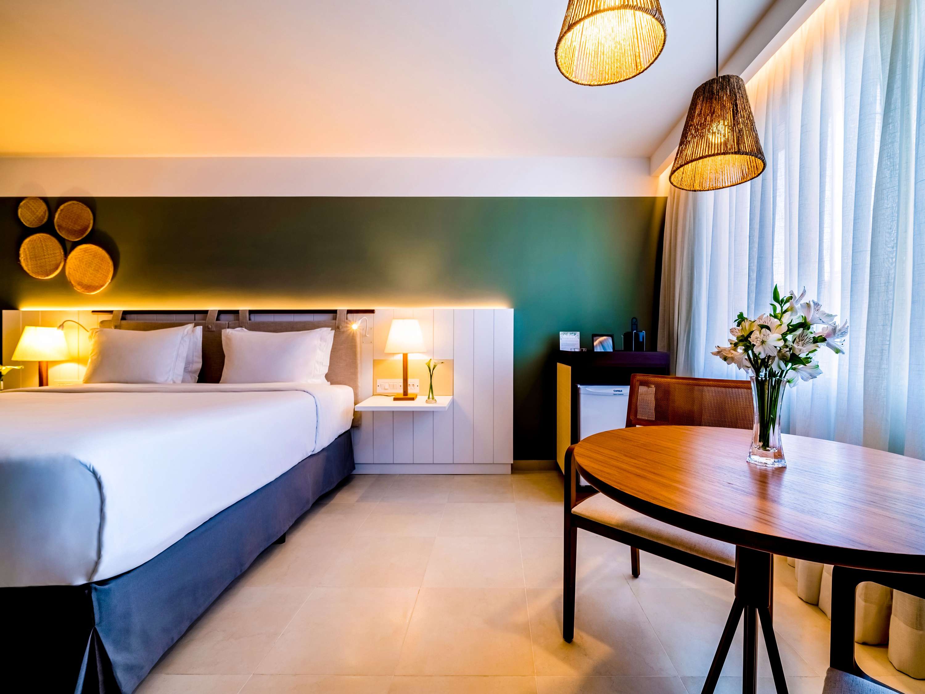 Chambre Deluxe avec 1 lit king size et vue sur la ville. — photo 3