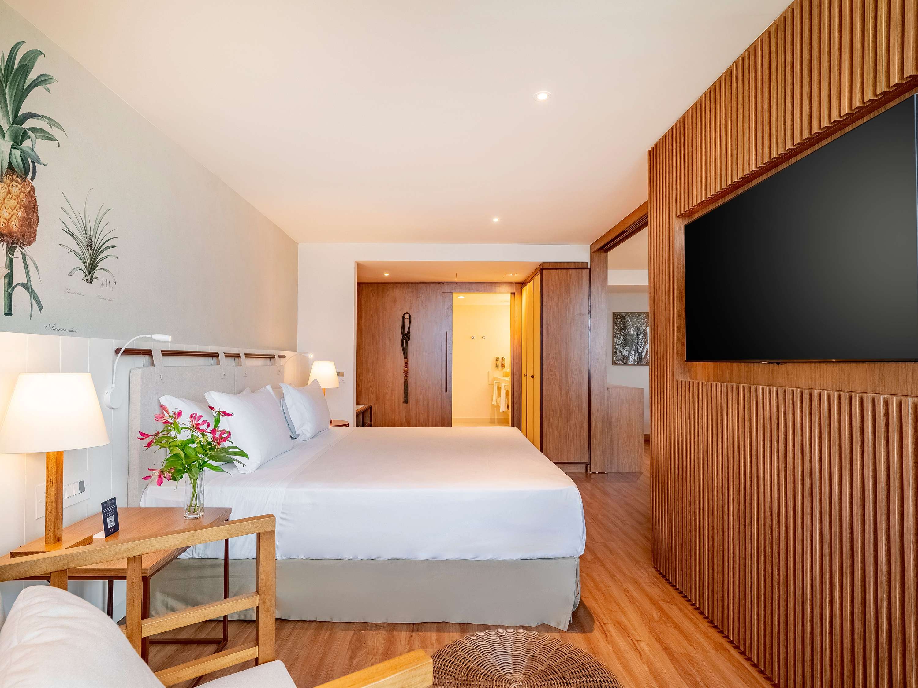 Suite Executive avec 1 lit king size et vue sur la mer. — photo 3
