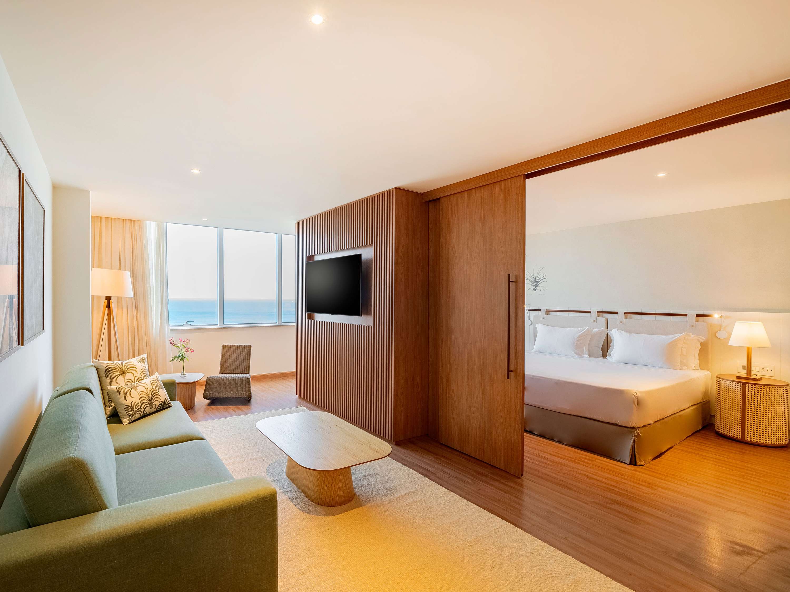 Suite Executive avec 1 lit king size et vue sur la mer. — photo 4