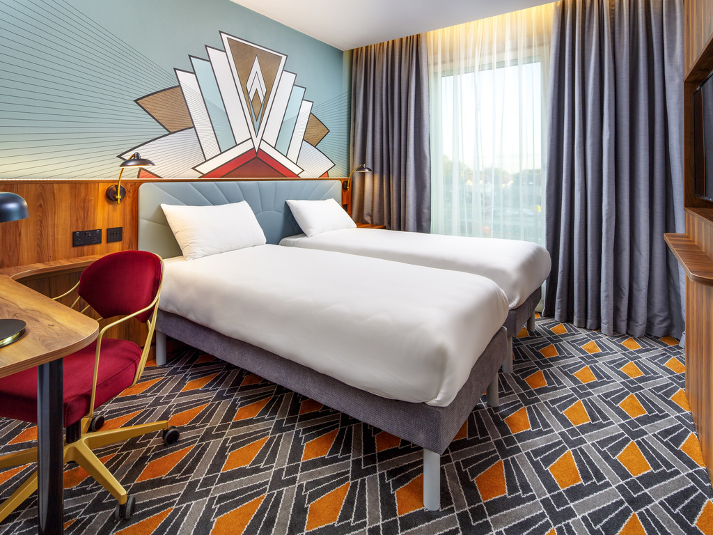 Ibis Styles London Heathrow East - Image 3