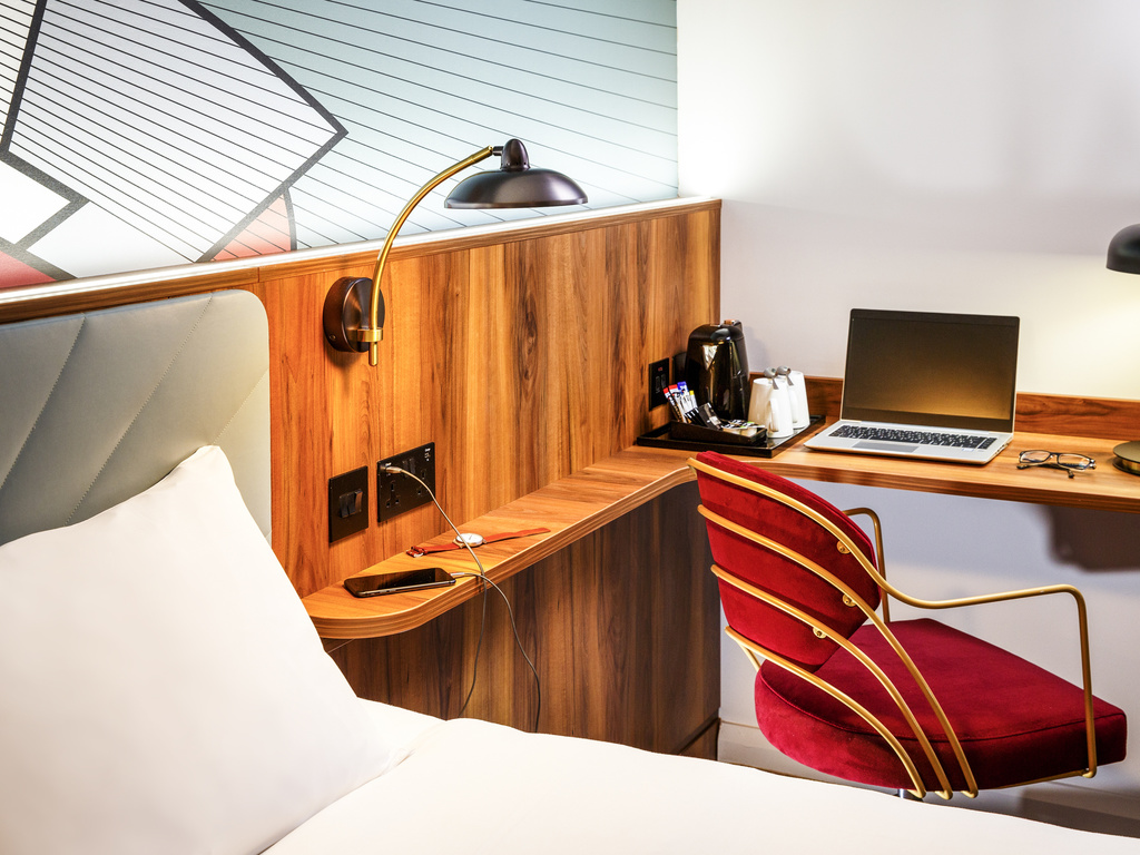 Ibis Styles London Heathrow East - Image 4