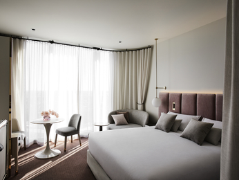 Deluxe Room with 1 King Size Bed, Open Bathroom