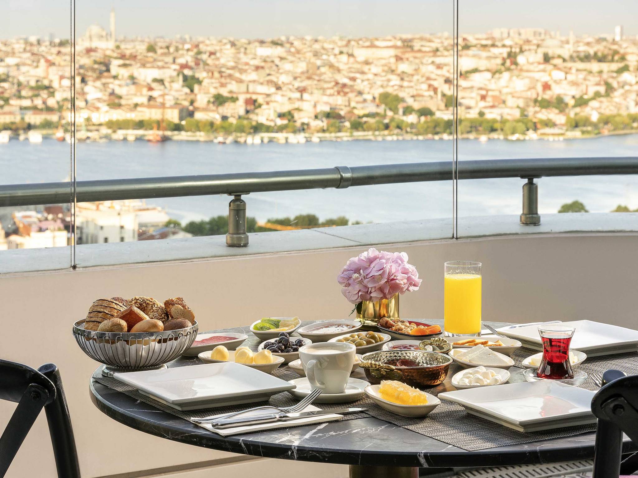 Afbeeldingsresultaat voor rixos pera hotel breakfast