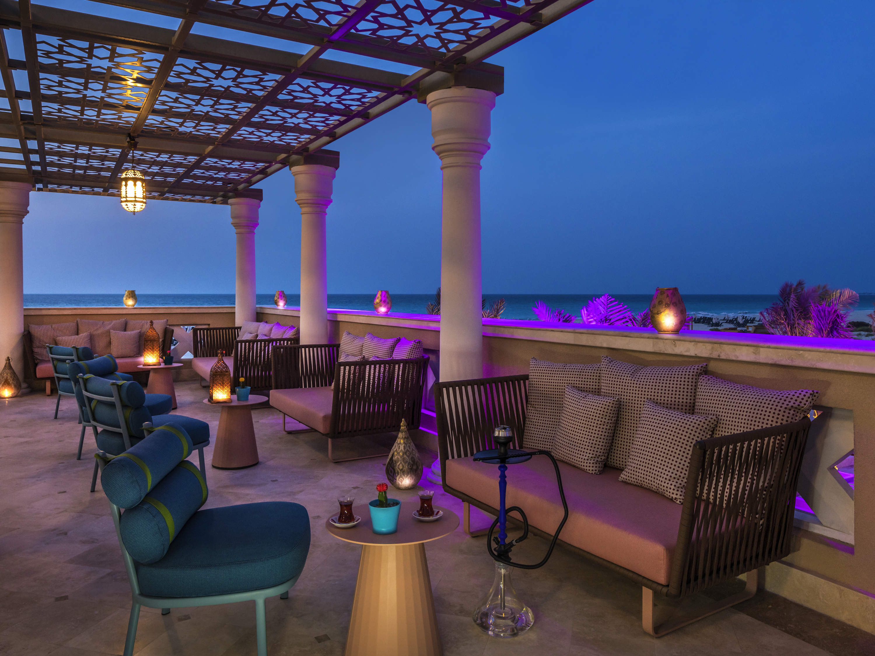 THE ROOF BAR & LOUNGE