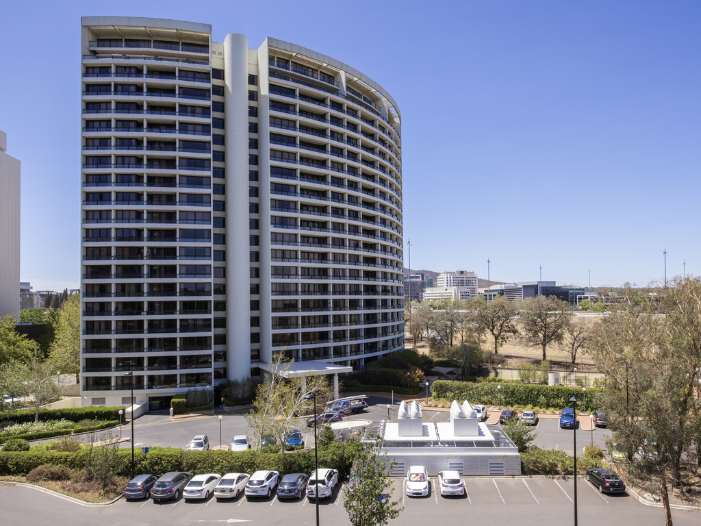 BreakFree Capital Tower Canberra - Image 1