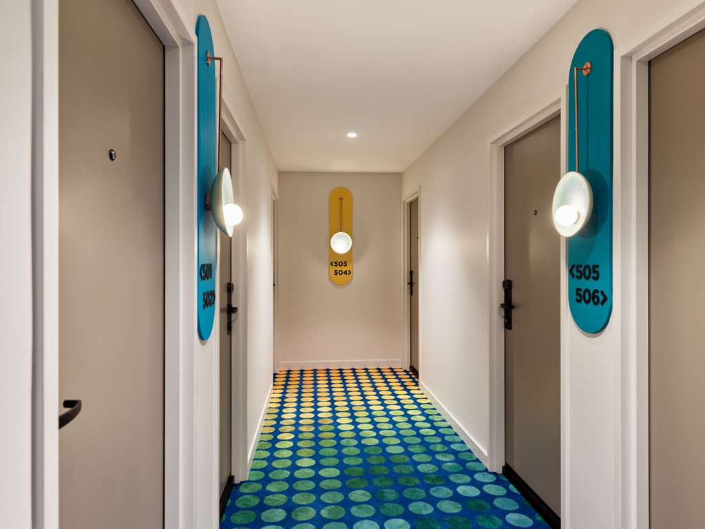 The Clarence Hotel Sydney - Image 4