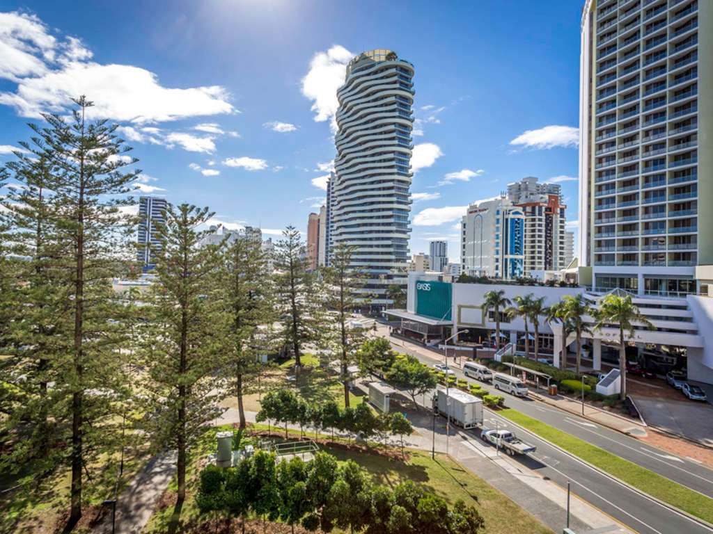 Mantra Broadbeach on the Park - Image 4