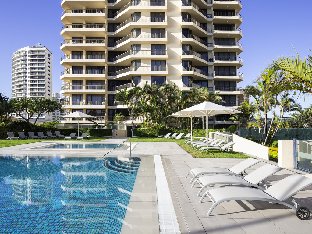 Paradise Centre Apartments Surfers Paradise - Image 1