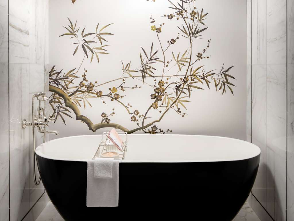 Chambre Premier King - Adaptée aux malentendants, majordome, douche à effet pluie et baignoire — photo 3