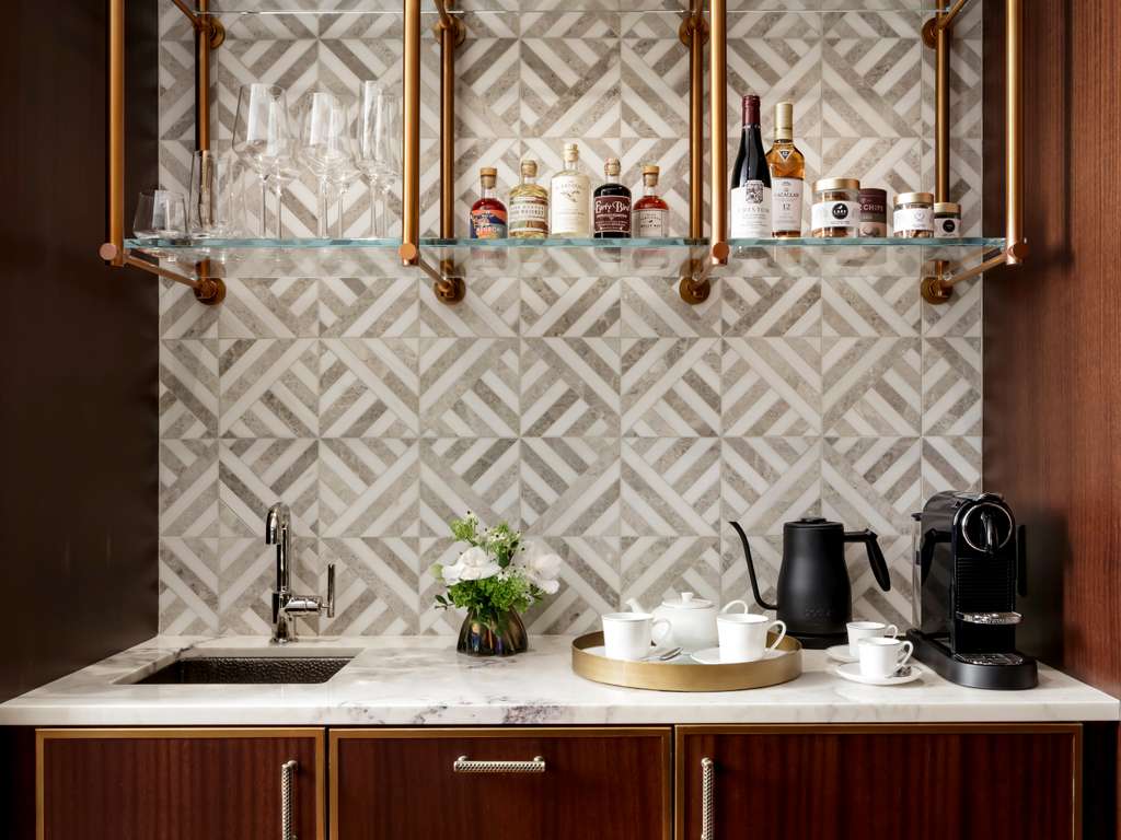 Suite Emerald à une chambre avec un lit king size, adaptée, majordome. Minibar, 1,5 SDB — photo 5