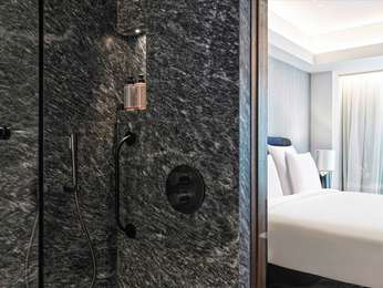 Classic Room with 1 queensize bed, photo 4