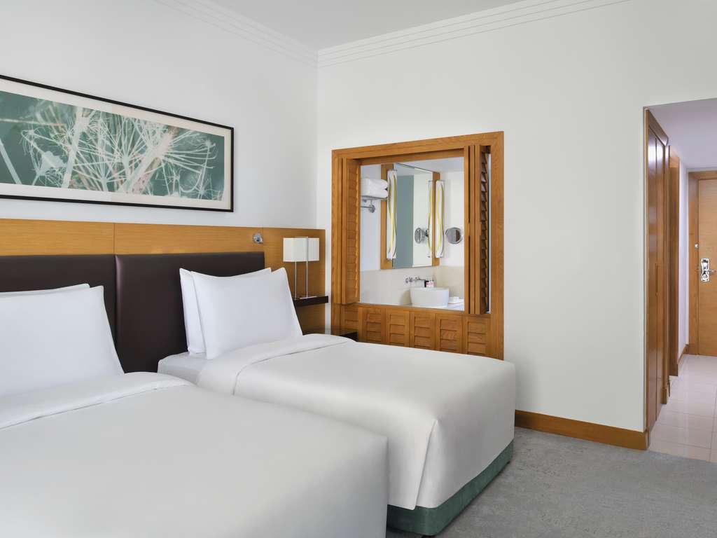 Chambre Executive avec lits jumeaux et vue partielle sur la mer — photo 3
