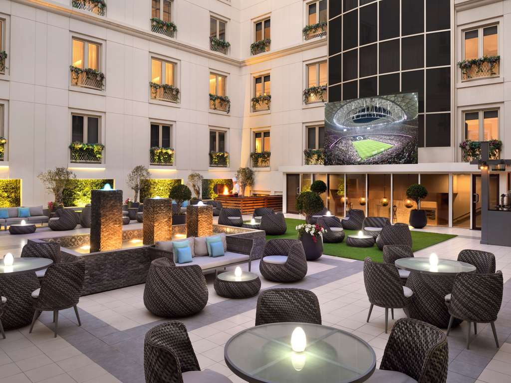 Mövenpick Hotel & Apartments Bur Dubai - Image 3