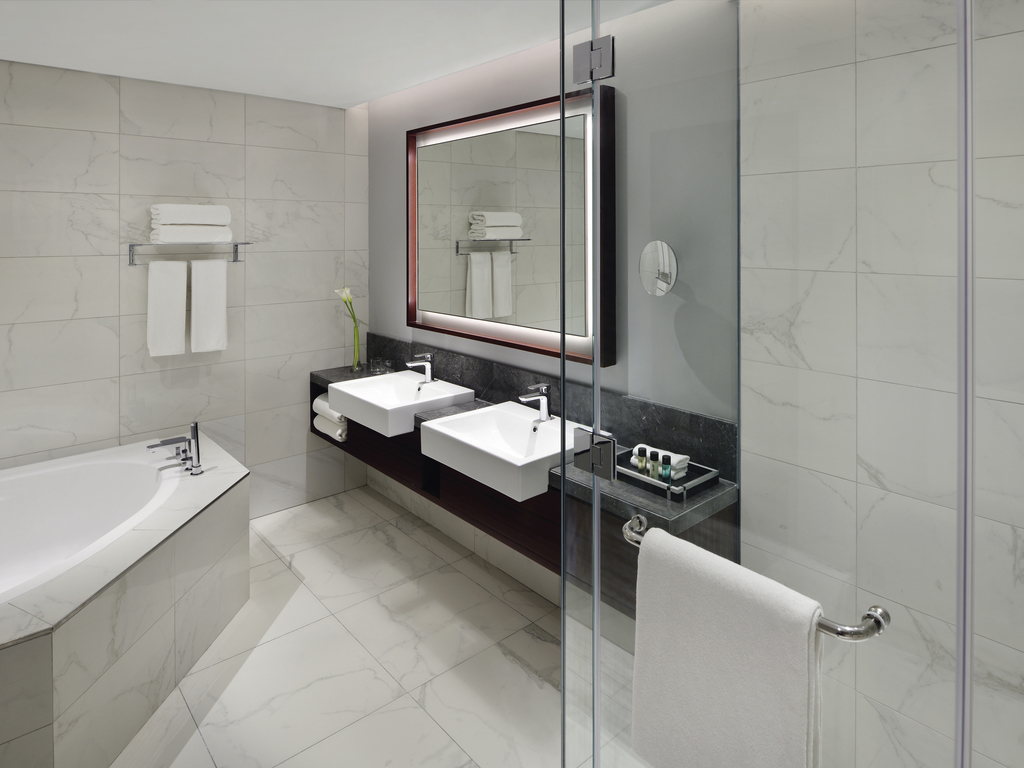 Mövenpick Hotel & Apartments Bur Dubai — 13/14
