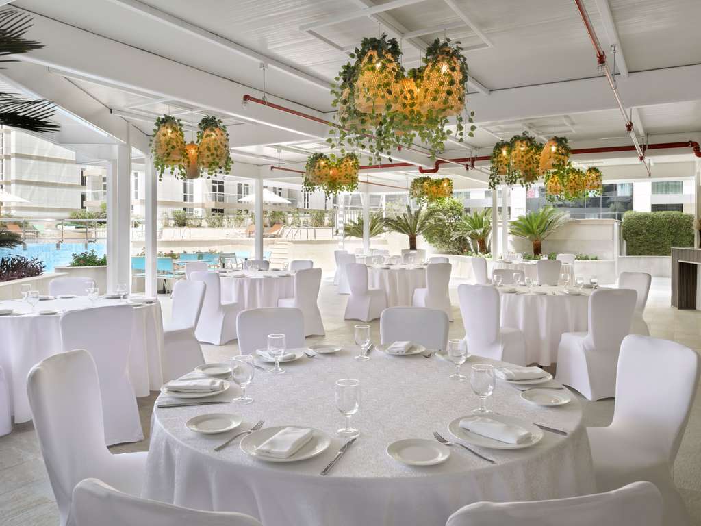 Mövenpick Hotel Apartments Downtown Dubai — 7/14