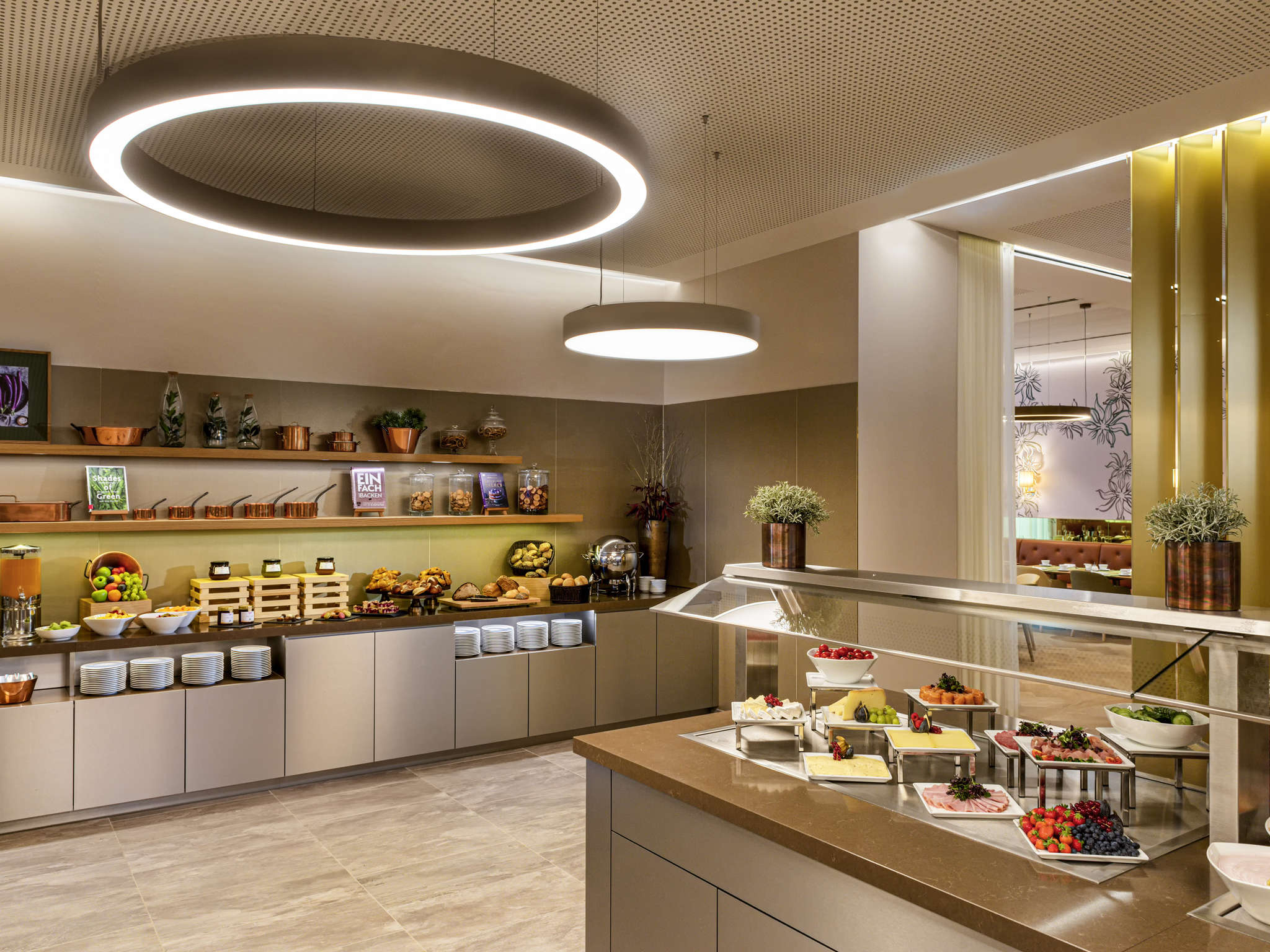 Mövenpick Restaurant Flughafen Stuttgart Parken all.accor.com