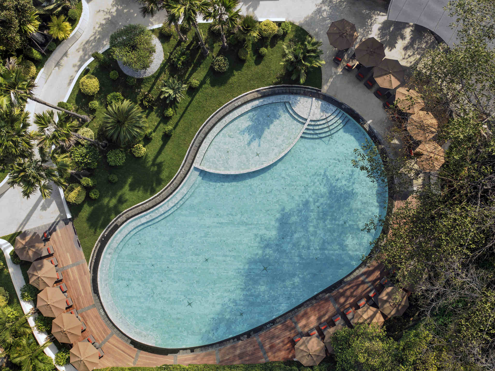Hotel In Bangkok Movenpick Bdms Wellness Resort Bangkok