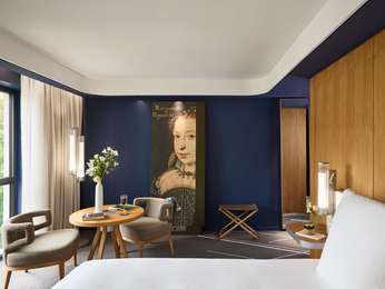 Junior Suite with Eiffel Tower view and 1 large bed