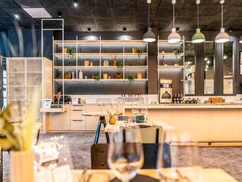 Antiq restaurant picture
