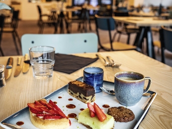 Antiq restaurant picture