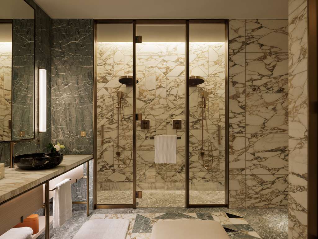 SUITE SHIBAURA 1 CHAMBRE King - 222 m², accès au salon avec vue sur Tokyo Tower et la skyline — photo 5