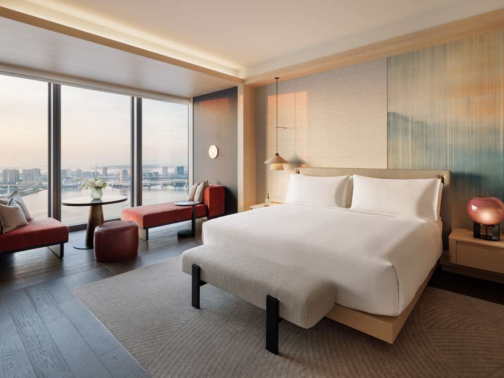 SUITE FAIRMONT GOLD SIGNATURE King - 105 m², accès salon, petit déjeuner, vue sur la skyline — photo 2