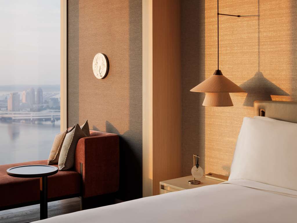 SUITE FAIRMONT GOLD SIGNATURE King - 105 m², accès salon, petit déjeuner, vue sur la skyline — photo 3