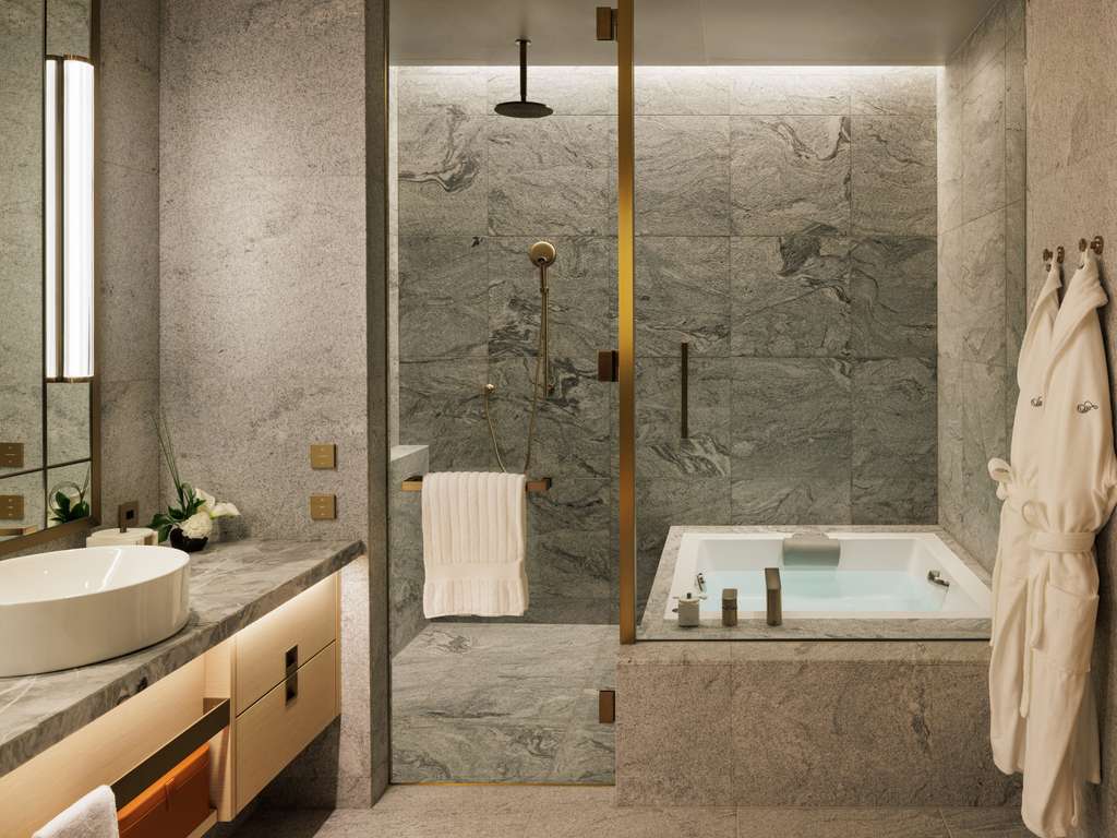 SUITE FAIRMONT GOLD SIGNATURE King - 105 m², accès salon, petit déjeuner, vue sur la skyline — photo 4