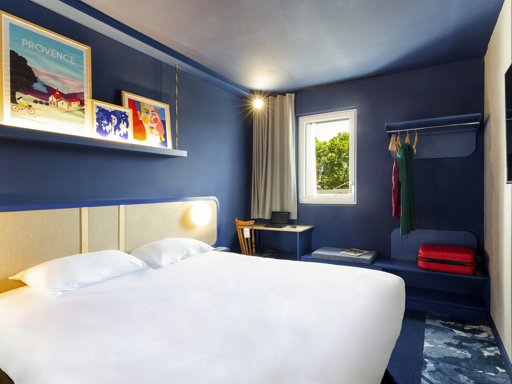 greet hotel Salon-de-Provence - Image 1