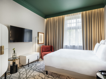 Classic king-size double bed