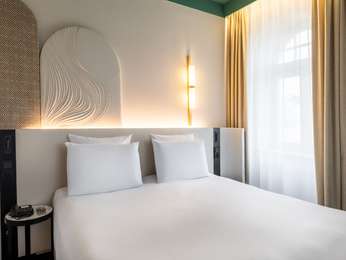 Junior Suite with king-size bed and sofa