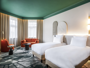 Deluxe room with 2 single beds and a sofa bed