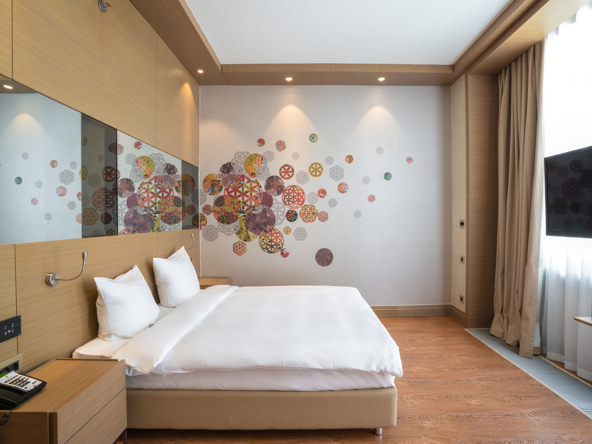 Отель ibis Styles Krasnaya Polyana. Ибис Стайлс красная Поляна. Ibis Styles 4 красная Поляна. Отель ibis красная Поляна вид во двор.