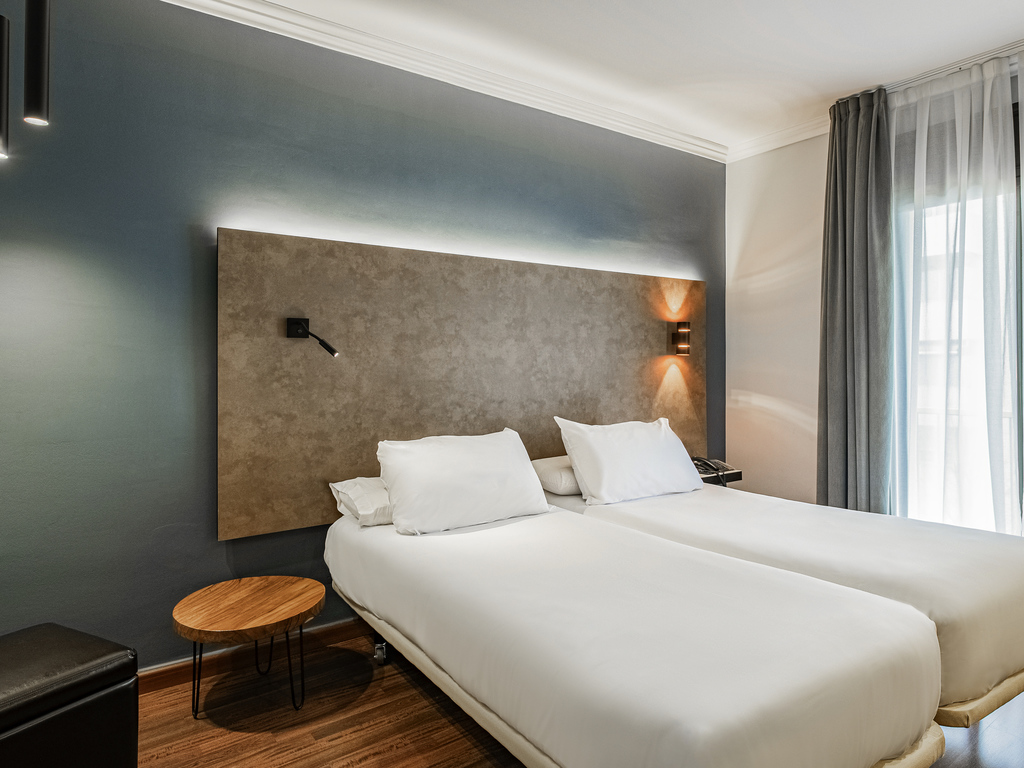 hotel travel figueras