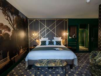 Deluxe Room, king-size bed, courtyard or Place Bonaparte view