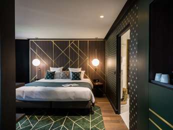 Junior Suite, king-size bed, double sofa-bed, courtyard view
