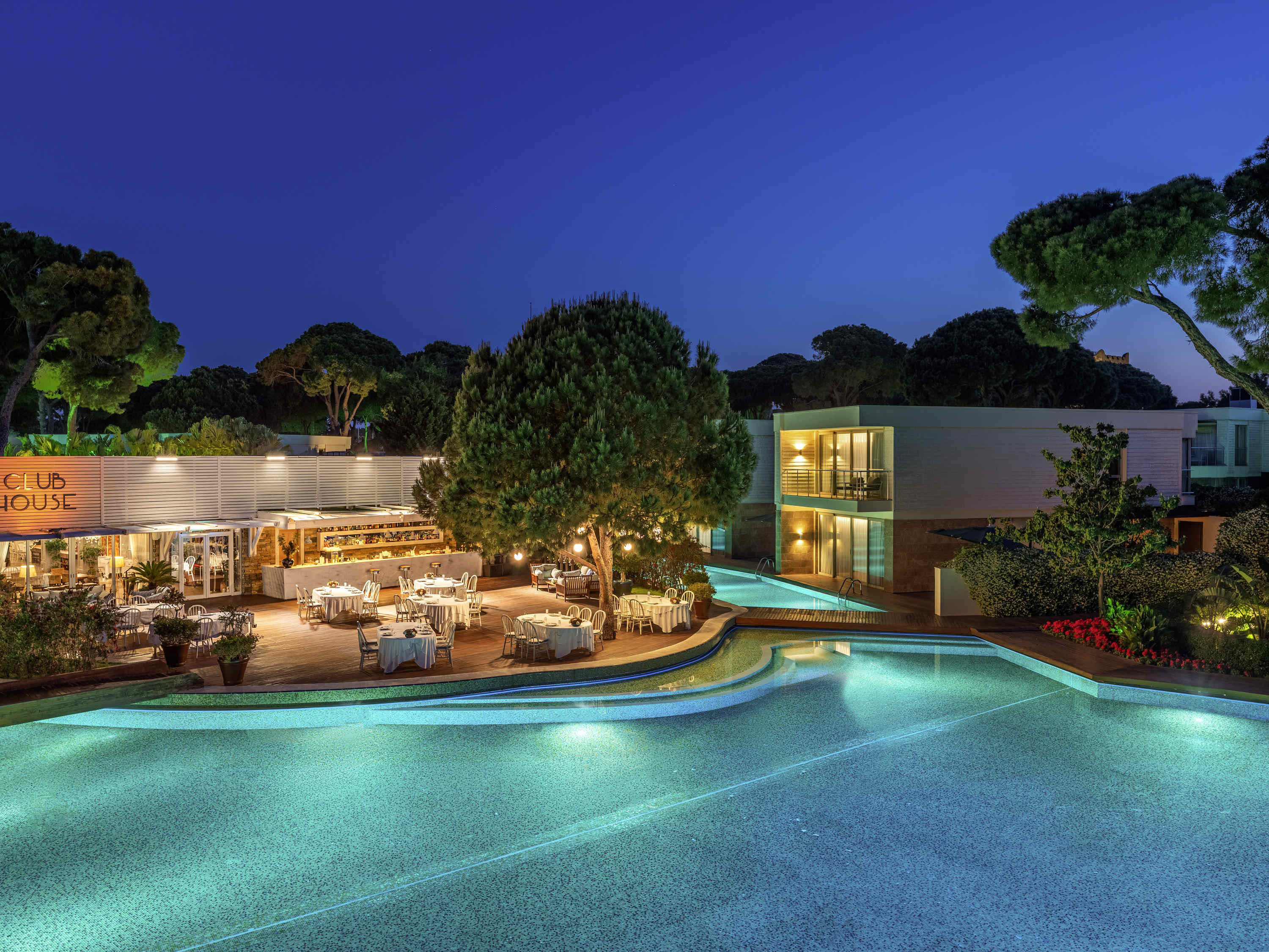 CLUB HOUSE
