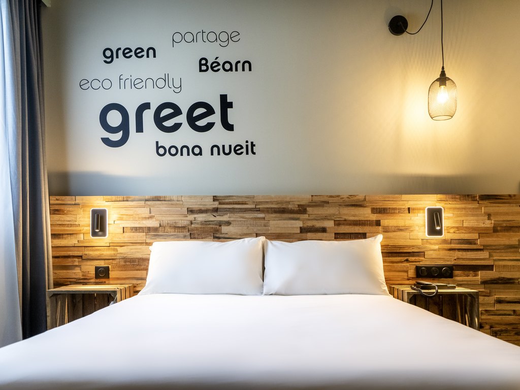 greet hotel Orthez Bearn - Image 1