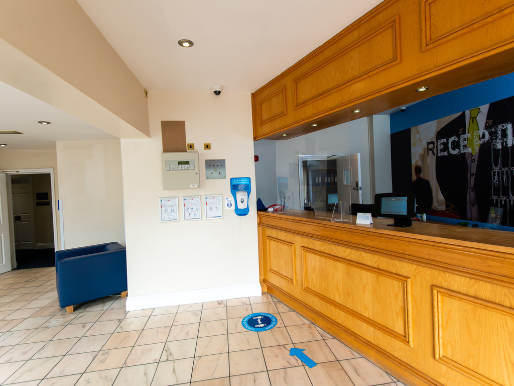 Ibis budget Bromsgrove - Image 4