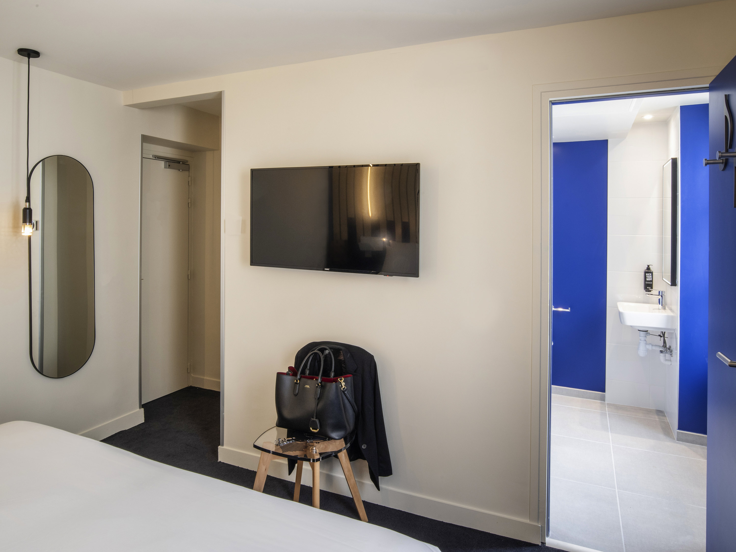 Chambre standard avec  un grand lit — photo 3