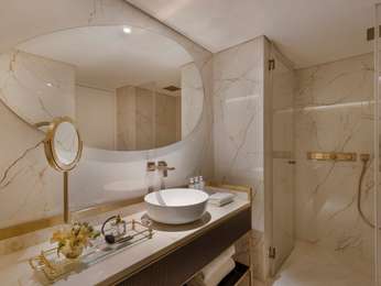 Superior Room with 1 king size bed or twin beds, photo 4