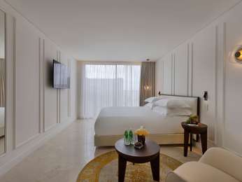 1 bedroom Suite with 1 kingsize bed or twin beds and sofa bed in the living room