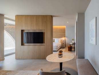 Suite with 1 King size bed and 1 Sofa bed