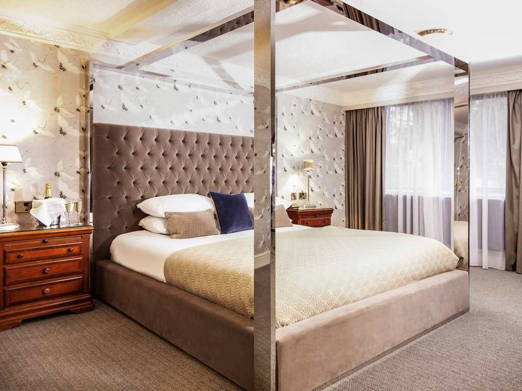 Bredbury Hall - Image 4