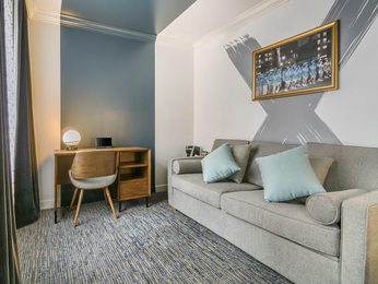 JUNIOR SUITE 2 QUEENS, 300sf, 27sm, City view, Pull out Sofa, Marshall Fridge
