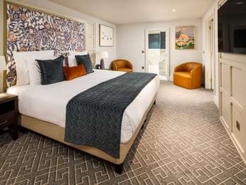 Junior Suite with one emperor king-size bed