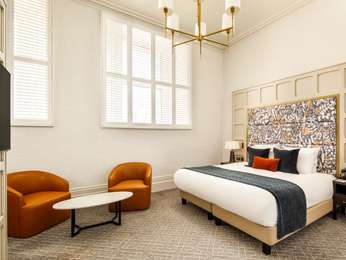 Sir Thomas Suite with one king-size bed